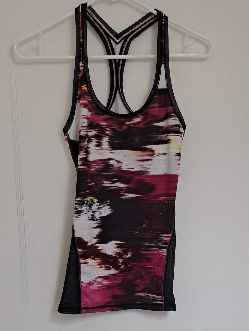 Lululemon Athletica Dynamic Pink and Black Tank Top Xs